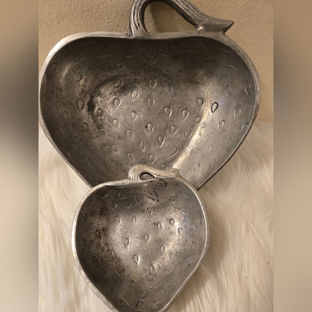 Set of 2 Strawberry Shaped  Bowl  Dish Antique Cast Aluminum Decorative Design